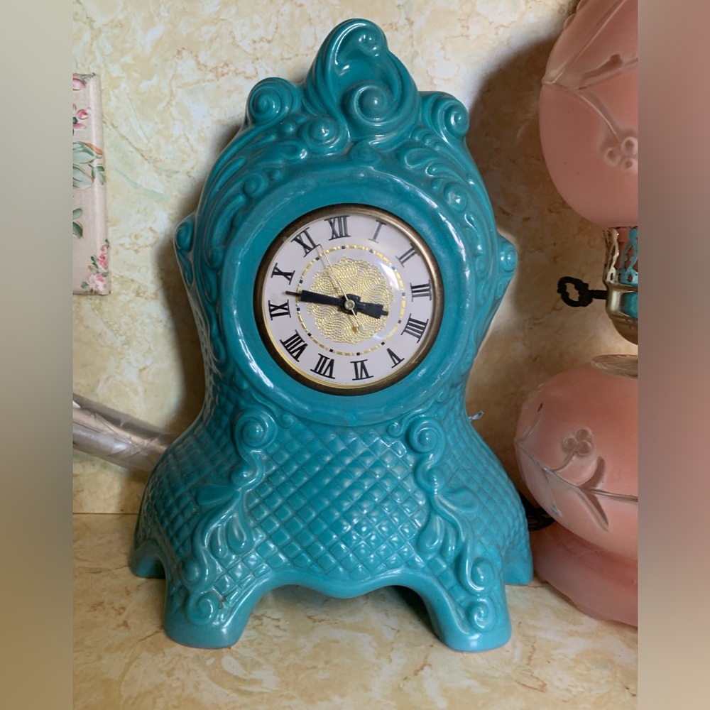 Lanshire electric decorative Victorian clock, mid century 50s 60s farmhouse